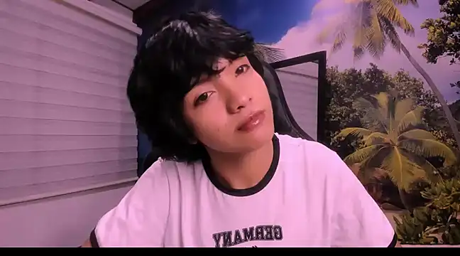 AllanYong18 online show from January 2025 12:48:02 AM