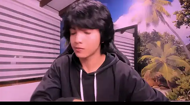 AllanYong18 online show from January 2025 03:33:01 AM