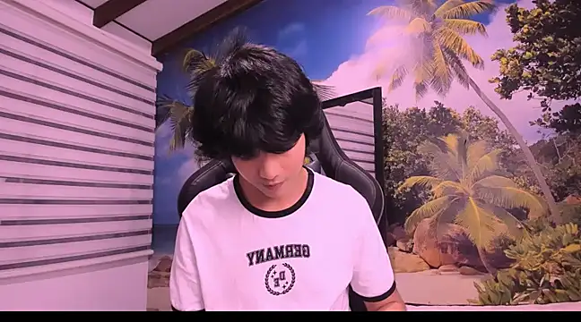 AllanYong18 online show from February 2025 05:07:02 AM