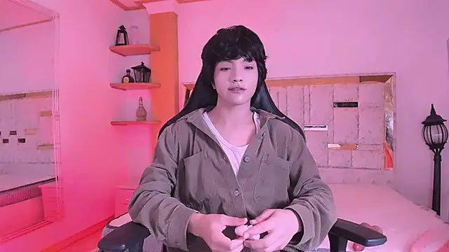 AllanYong18 online show from March 2025 03:19:01 AM