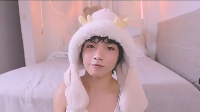 AllanYong18 online show from September 2025 05:40:01 AM