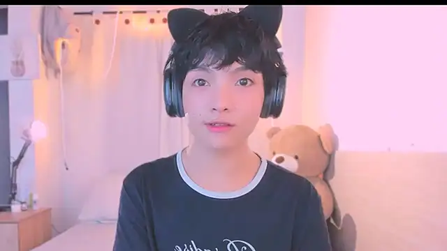 AllanYong18 online show from October 2025 07:09:02 AM