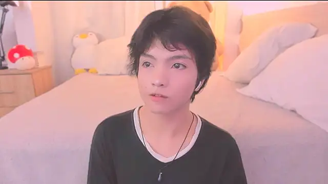 AllanYong18 online show from February 2026 01:27:02 PM