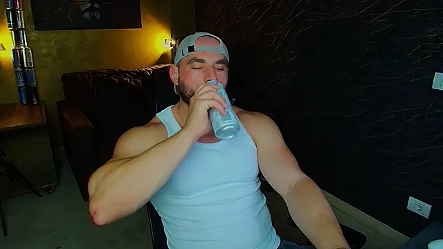 AdamJamesonn online show from May 2026 05:01:02 AM