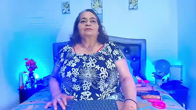 Snapshot of VickyBoobss chatting on April 2026 01:10:02 PM VickyBoobss online show from April 2026 01:10:02 PM