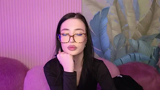 EmmaLawrens online show from February 2025 12:00:02 PM