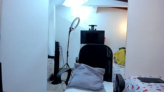 KarenSims online show from November 2025 11:42:02 AM