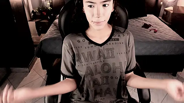 Snapshot of vaiolethsan__ chatting on December 2025 08:37:02 PM vaiolethsan online show from December 2025 08:37:02 PM