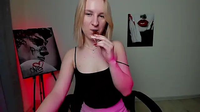 Snapshot of BeautyBlondy chatting on January 2025 06:17:01 AM BeautyBlondy online show from January 2025 06:17:01 AM