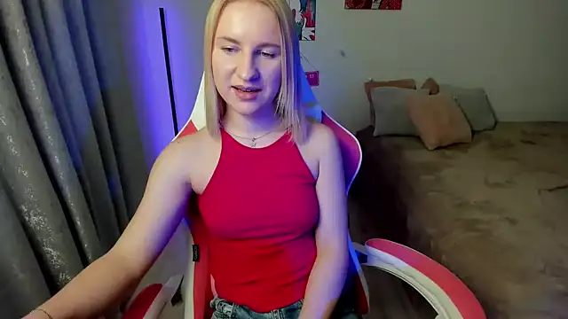 Snapshot of BeautyBlondy chatting on January 2025 09:24:01 AM BeautyBlondy online show from January 2025 09:24:01 AM