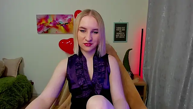Snapshot of BeautyBlondy chatting on February 2025 04:35:02 PM BeautyBlondy online show from February 2025 04:35:02 PM