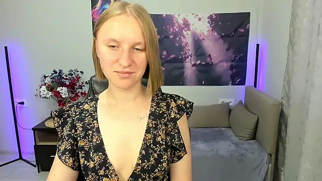 Snapshot of BeautyBlondy chatting on September 2025 12:26:01 PM BeautyBlondy online show from September 2025 12:26:01 PM