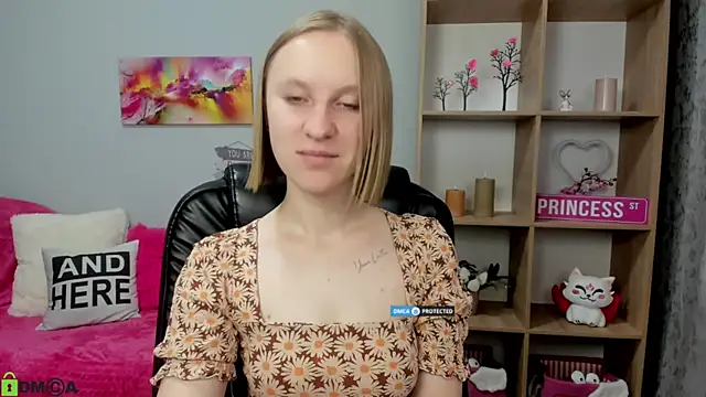 Snapshot of BeautyBlondy chatting on September 2025 11:12:02 AM BeautyBlondy online show from September 2025 11:12:02 AM