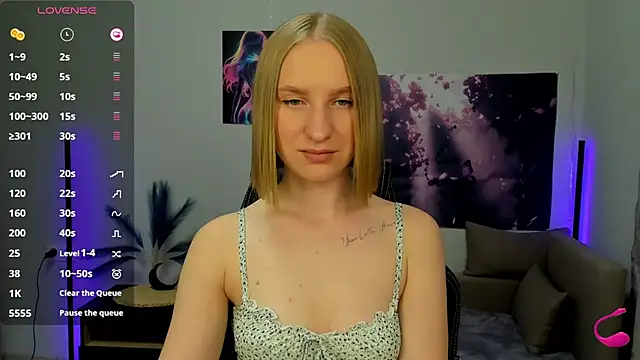 Snapshot of BeautyBlondy chatting on October 2025 12:39:01 PM BeautyBlondy online show from October 2025 12:39:01 PM