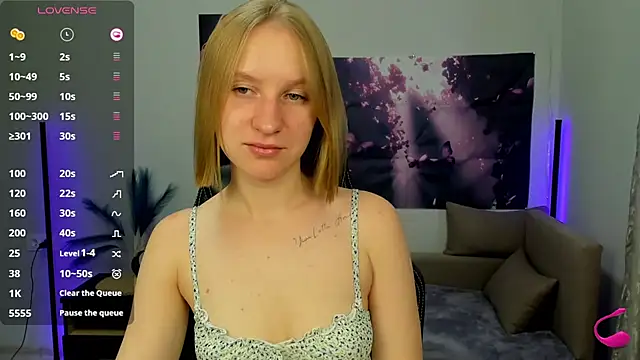 Snapshot of BeautyBlondy chatting on October 2025 12:16:01 PM BeautyBlondy online show from October 2025 12:16:01 PM