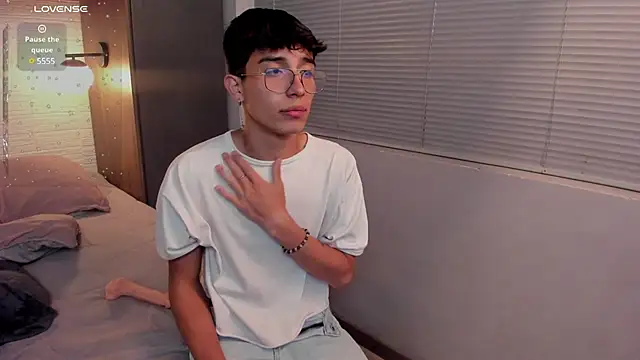 Snapshot of tim__fox chatting on February 2025 11:08:02 PM tim fox online show from February 2025 11:08:02 PM