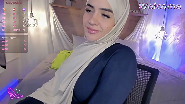 Snapshot of Luceroooo chatting on January 2025 12:20:02 PM Luceroooo online show from January 2025 12:20:02 PM