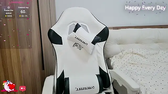 Snapshot of SlewVirus chatting on September 2025 06:30:01 PM SlewVirus online show from September 2025 06:30:01 PM