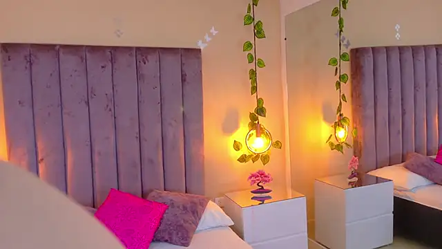 Dahlia Rousse online show from January 2026 07:00:01 AM