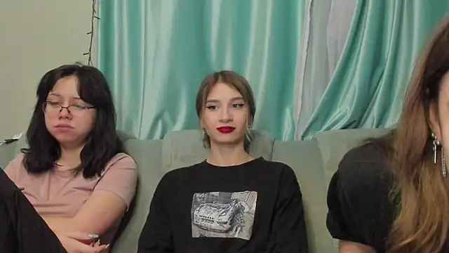 Snapshot of honey_love_honeyy chatting on January 2025 05:33:01 PM honey love honeyy online show from January 2025 05:33:01 PM