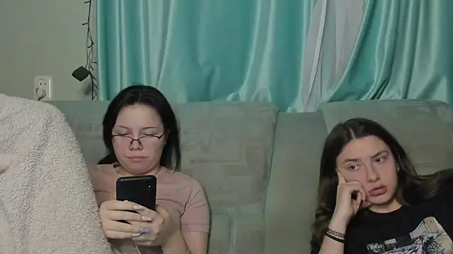 Snapshot of honey_love_honeyy chatting on January 2025 11:06:02 PM honey love honeyy online show from January 2025 11:06:02 PM