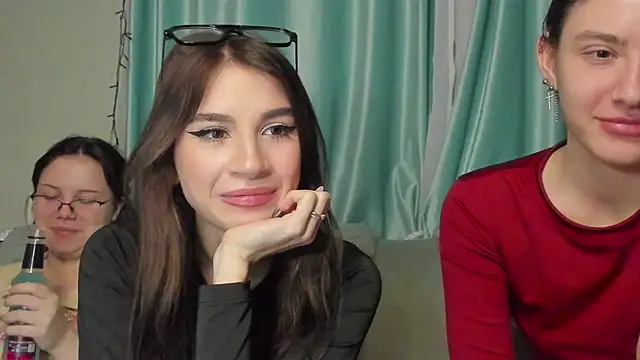 Snapshot of honey_love_honeyy chatting on January 2025 03:43:01 PM honey love honeyy online show from January 2025 03:43:01 PM