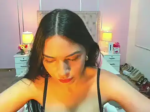 NoaLuxury online show from March 2025 10:55:02 PM