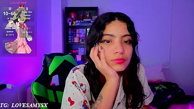 Snapshot of Lovelyamyy chatting on June 2026 05:28:01 AM Lovelyamyy online show from June 2026 05:28:01 AM