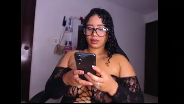 Snapshot of leslycarsson chatting on November 2025 01:00:01 AM leslycarsson online show from November 2025 01:00:01 AM