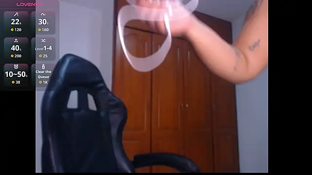 Snapshot of leslycarsson chatting on January 2026 05:11:02 AM leslycarsson online show from January 2026 05:11:02 AM