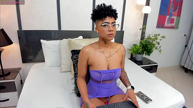 Snapshot of LuciaWallace chatting on January 2026 12:46:02 AM LuciaWallace online show from January 2026 12:46:02 AM