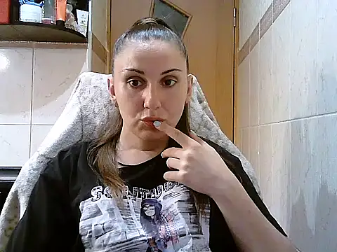 Yuliia30 online show from July 2026 04:11:01 PM