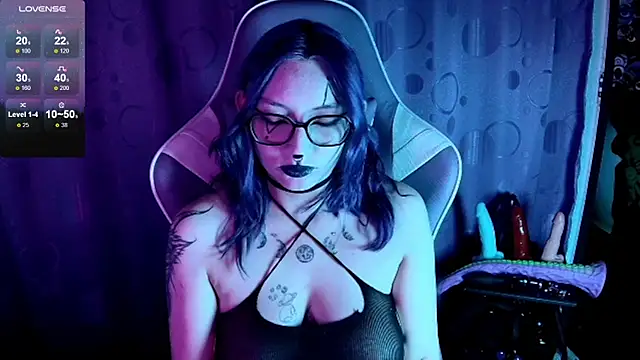 Kimlennox  online show from September 2025 01:38:02 PM