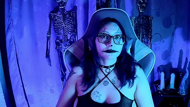 Kimlennox  online show from November 2025 03:22:01 PM