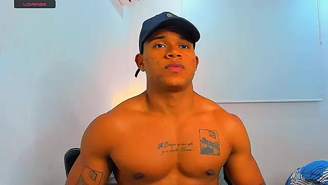 Snapshot of maxsteel177 chatting on March 2025 11:32:02 PM maxsteel177 online show from March 2025 11:32:02 PM