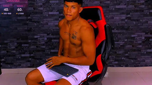 Snapshot of maxsteel177 chatting on December 2025 11:31:02 PM maxsteel177 online show from December 2025 11:31:02 PM