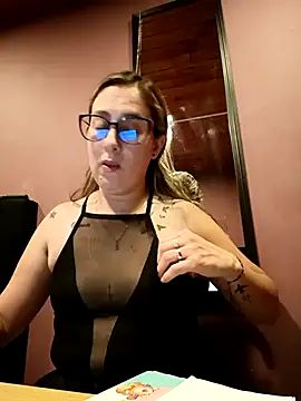 Snapshot of CHARLOTTE_1711 chatting on April 2026 12:43:02 AM CHARLOTTE 1711 online show from April 2026 12:43:02 AM