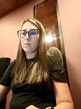 Snapshot of CHARLOTTE_1711 chatting on April 2026 03:50:02 AM CHARLOTTE 1711 online show from April 2026 03:50:02 AM