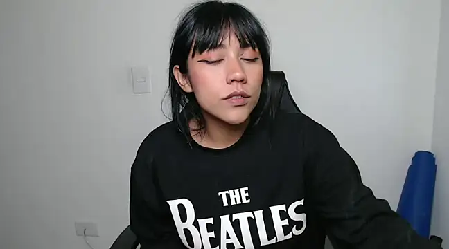 Snapshot of juli_love11 chatting on January 2025 10:33:01 PM juli love11 online show from January 2025 10:33:01 PM