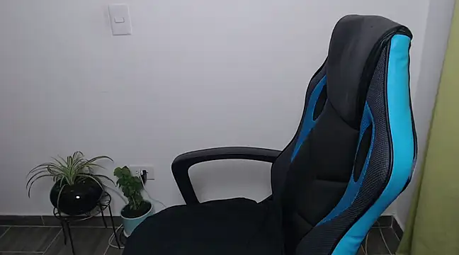 Snapshot of juli_love11 chatting on February 2025 11:19:02 PM juli love11 online show from February 2025 11:19:02 PM