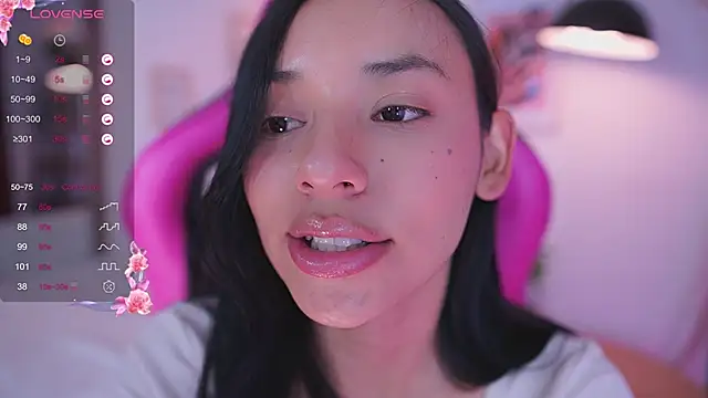 Snapshot of Hade_collinss chatting on January 2025 11:27:02 PM Hade collinss online show from January 2025 11:27:02 PM