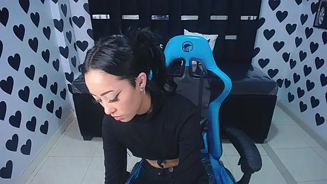 victoria ricci a online show from February 2025 04:36:02 PM