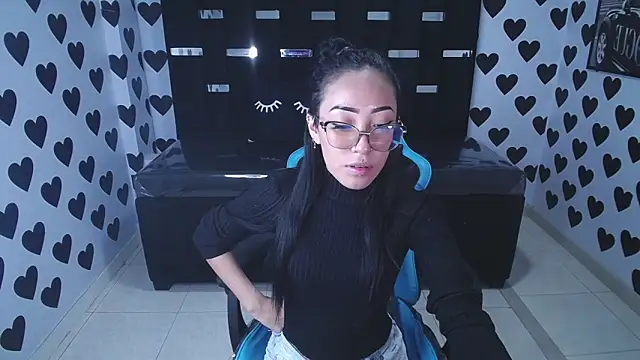 victoria ricci a online show from February 2025 04:37:02 PM