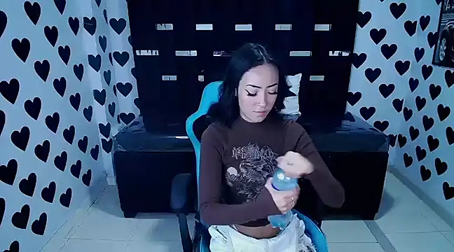 victoria ricci a online show from February 2025 04:37:01 PM