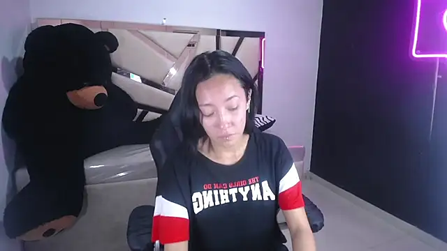 victoria ricci a online show from March 2025 04:38:02 PM