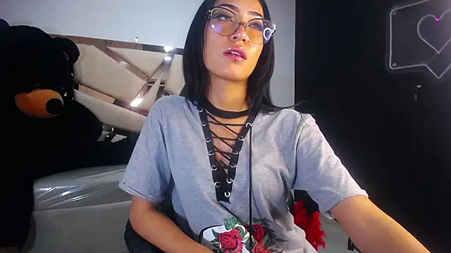 victoria ricci a online show from March 2025 04:39:02 PM