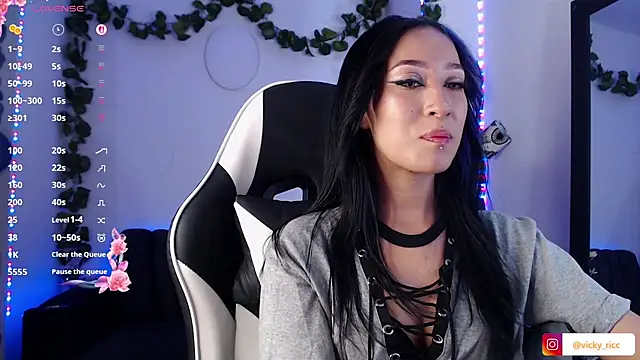 victoria ricci a online show from October 2025 12:43:02 AM