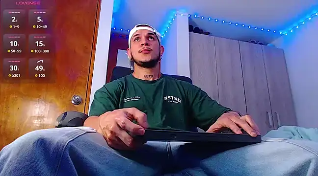 austinoficial online show from February 2025 03:24:01 AM