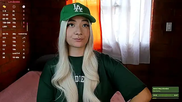 Snapshot of Annycolin_ chatting on January 2025 08:43:01 PM Annycolin online show from January 2025 08:43:01 PM