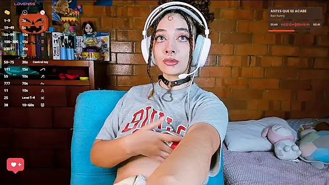 Snapshot of Annycolin_ chatting on October 2025 11:18:01 PM Annycolin online show from October 2025 11:18:01 PM